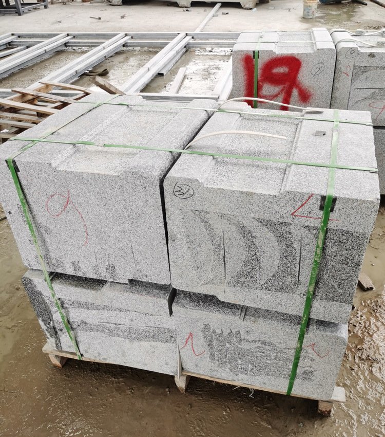 芝麻灰光面石凳細節(jié)圖片 芝麻灰光面石凳細節(jié)圖片